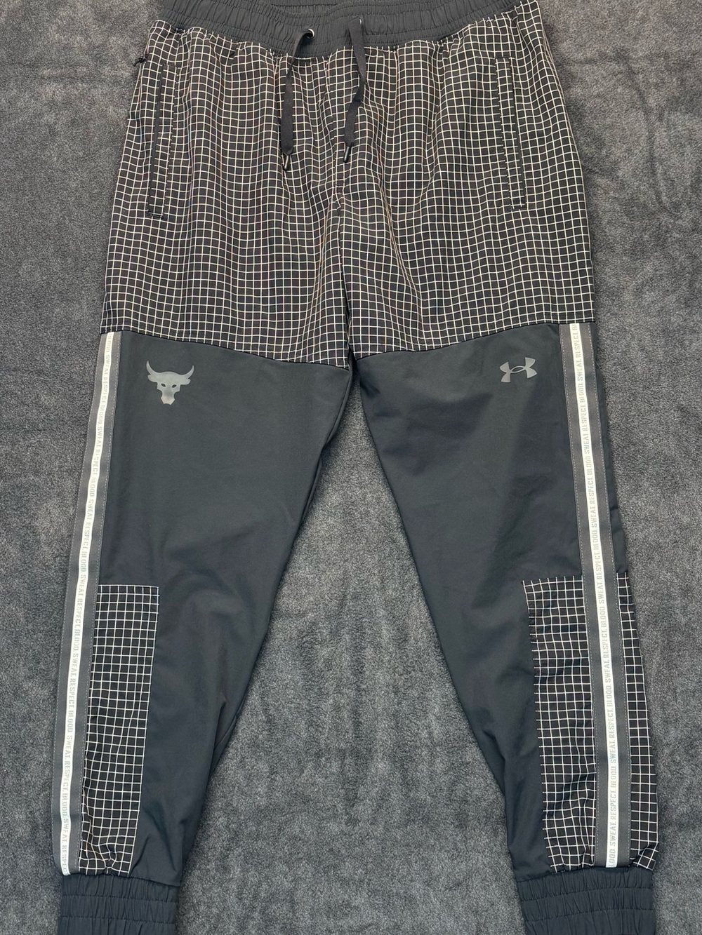 Under Armour Project Rock Loose fit Pants Mens L Black Grid Joggers Zip Pocket